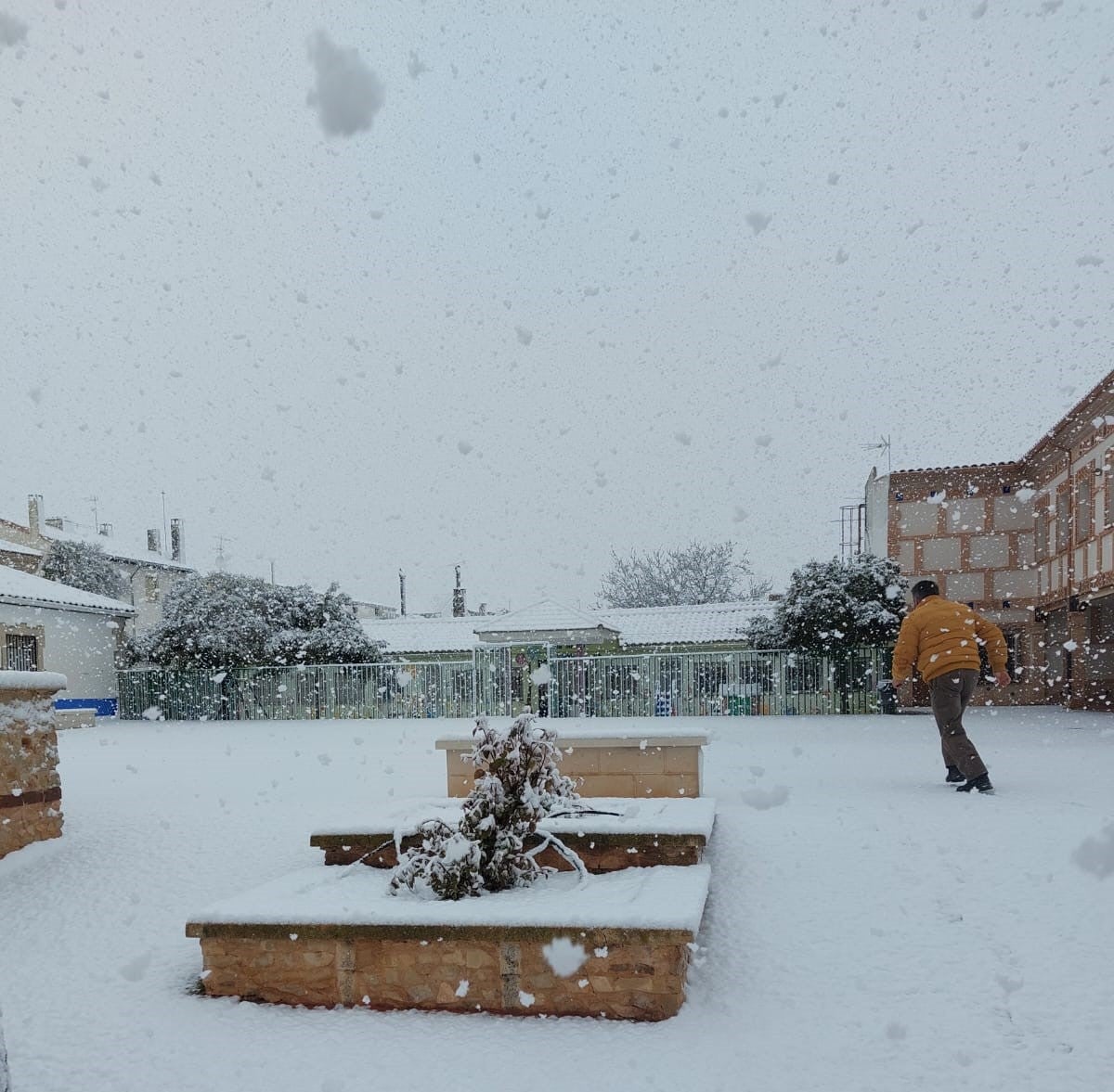 La nieve deja sin clase a los estudiantes del instituto de Villanueva de la Fuente La nieve deja sin clase a los estudiantes del instituto de Villanueva de la Fuente