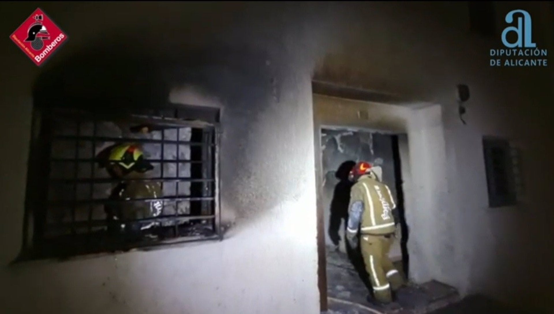 Uno de los heridos en el incendio de Monforte del Cid ha sido trasladado al Hospital La Fe y dos permanecen en uci en Alicante Uno de los heridos en el incendio de Monforte del Cid ha sido trasladado al Hospital La Fe y dos permanecen en uci en Alicante