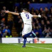Benzema celebrando su tercer gol ante el Chelsea en Champions Benzema celebrando su tercer gol ante el Chelsea en Champions