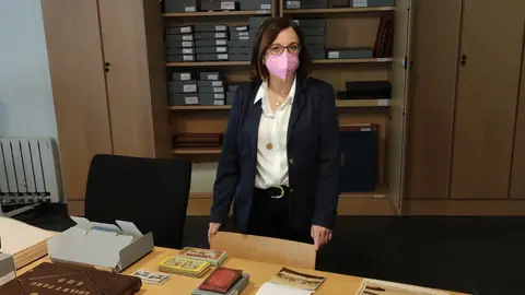 Cristina Echave, responsable do Arquivo e conservadora dos fondos fotográficos. Cita a cegas no Museo de Pontevedra