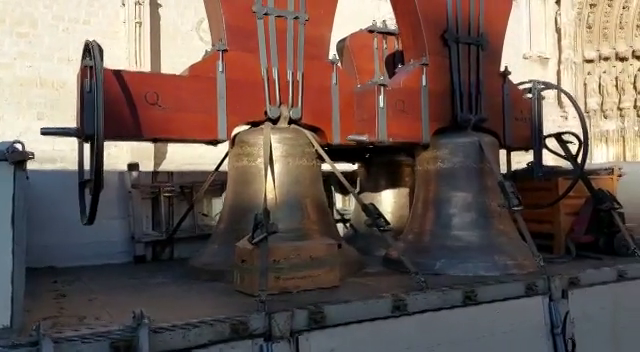 Vídeo: Se elevan al campanario de la Catedral el grupo de campanas mayores tras su proceso de restauración Vídeo: Se elevan al campanario de la Catedral el grupo de campanas mayores tras su proceso de restauración