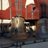 Se elevan al campanario de la Catedral el grupo de campanas mayores tras su proceso de restauración