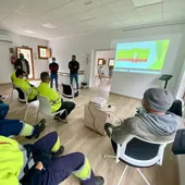 Los trabajadores del Palmeral realizan un curso de seguridad en la trepa de las palmeras Los trabajadores del Palmeral realizan un curso de seguridad en la trepa de las palmeras