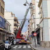 El desprendimiento en una fachada del centro de Torrevieja obliga a cortar Ramón Gallud El desprendimiento en una fachada del centro de Torrevieja obliga a cortar Ramón Gallud