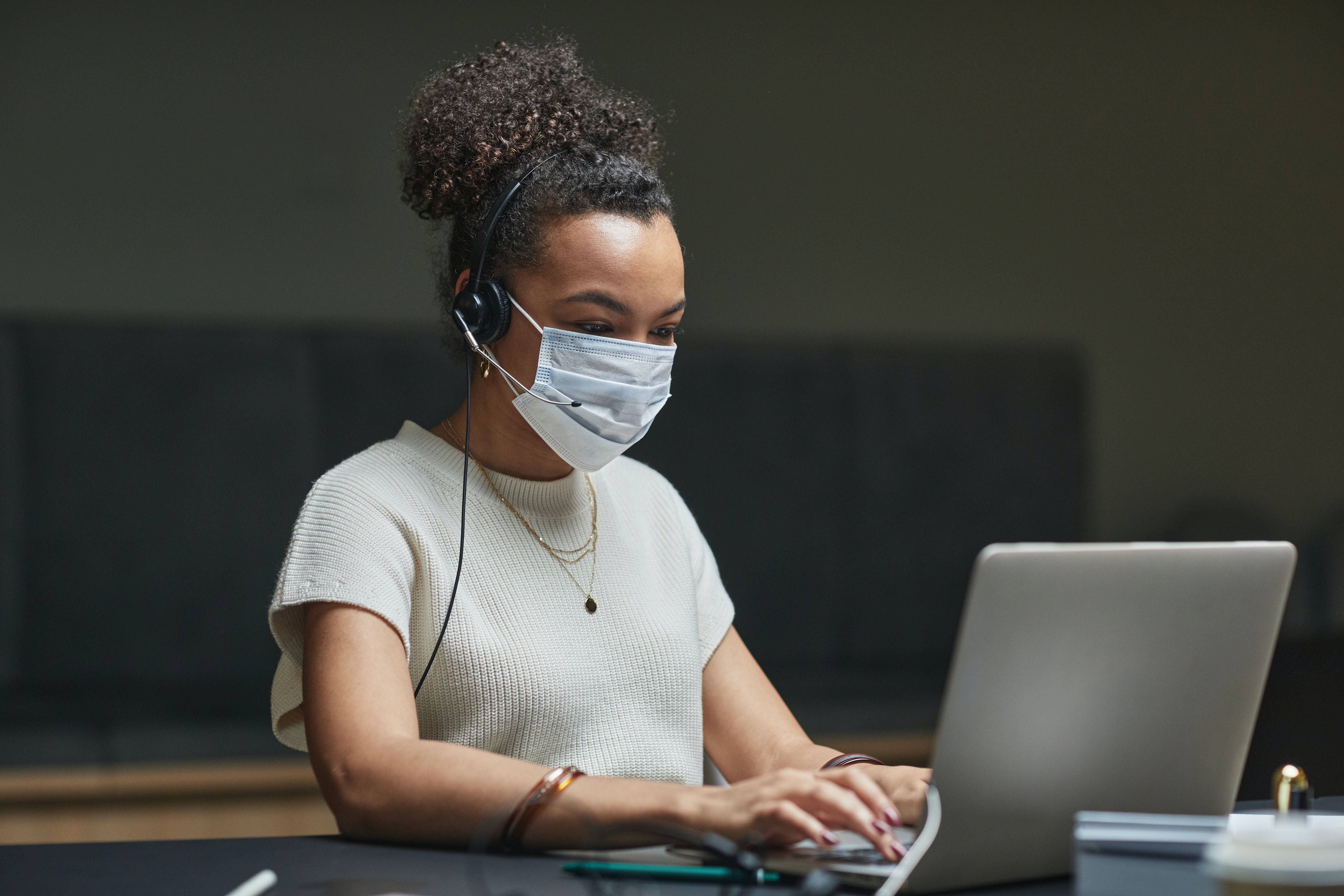 Fin de las mascarillas: ¿Puede mi empresa obligarme a llevarla en el trabajo? Fin de las mascarillas: ¿Puede mi empresa obligarme a llevarla en el trabajo?