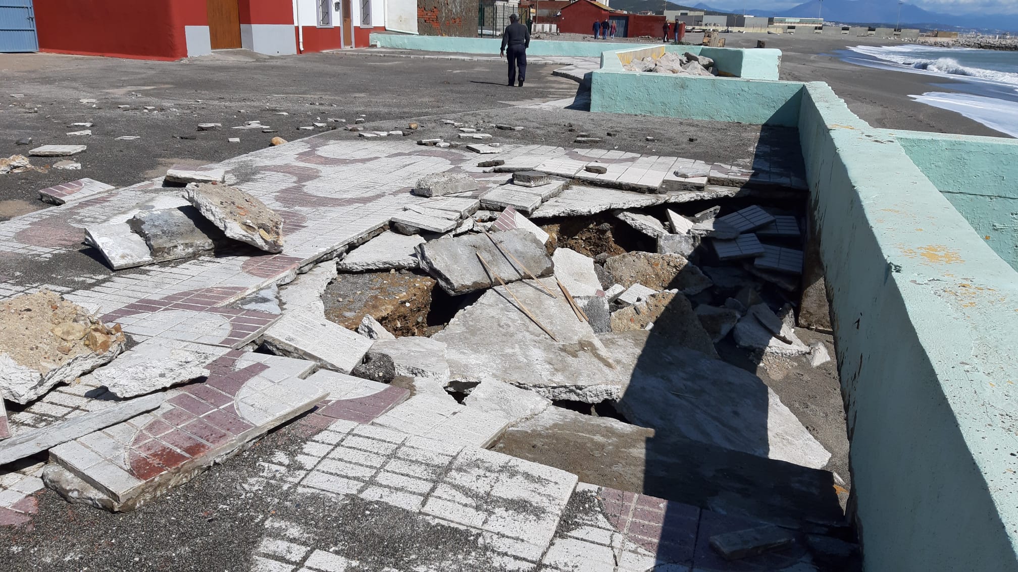 La Línea valora en más de 150.000 euros los daños del temporal en su litoral La Línea valora en más de 150.000 euros los daños del temporal en su litoral