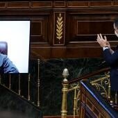 Pedro Sánchez aplaudiendo a Zelenski en el Congreso