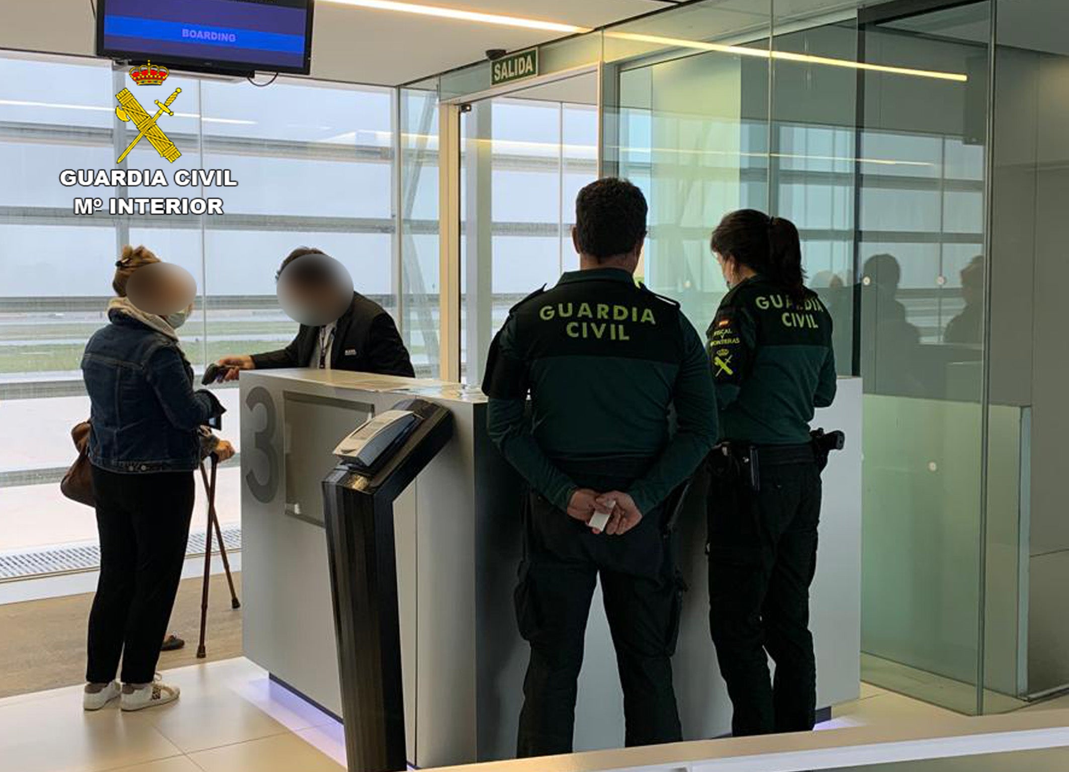 La Guardia Civil detiene a un sexagenario por inducir a una menor a abandonar su domicilio La Guardia Civil detiene a un sexagenario por inducir a una menor a abandonar su domicilio