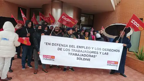Los trabajadores de Soldive se movilizaron de nuevo este martes a pesar del frío y la lluvia Los trabajadores de Soldive se movilizaron de nuevo este martes a pesar del frío y la lluvia