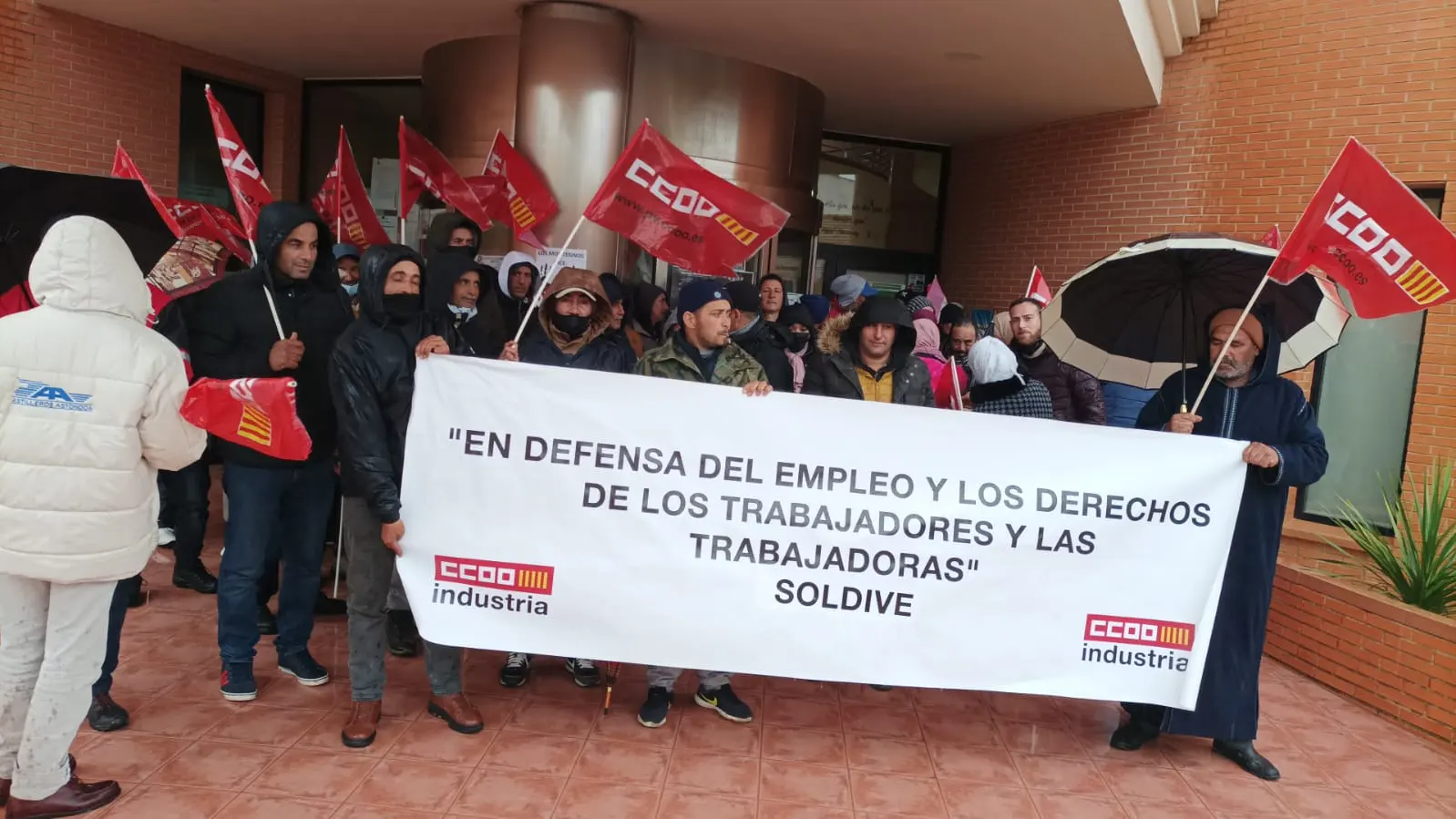 Los trabajadores de Soldive se movilizaron de nuevo este martes a pesar del frío y la lluvia Los trabajadores de Soldive se movilizaron de nuevo este martes a pesar del frío y la lluvia
