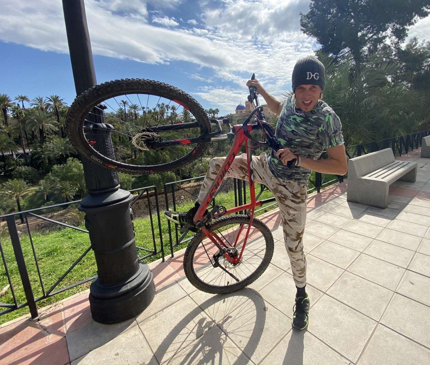 El Ruso de Elche: "No me gusta que se hayan quitado los carriles bici" El Ruso de Elche: "No me gusta que se hayan quitado los carriles bici"