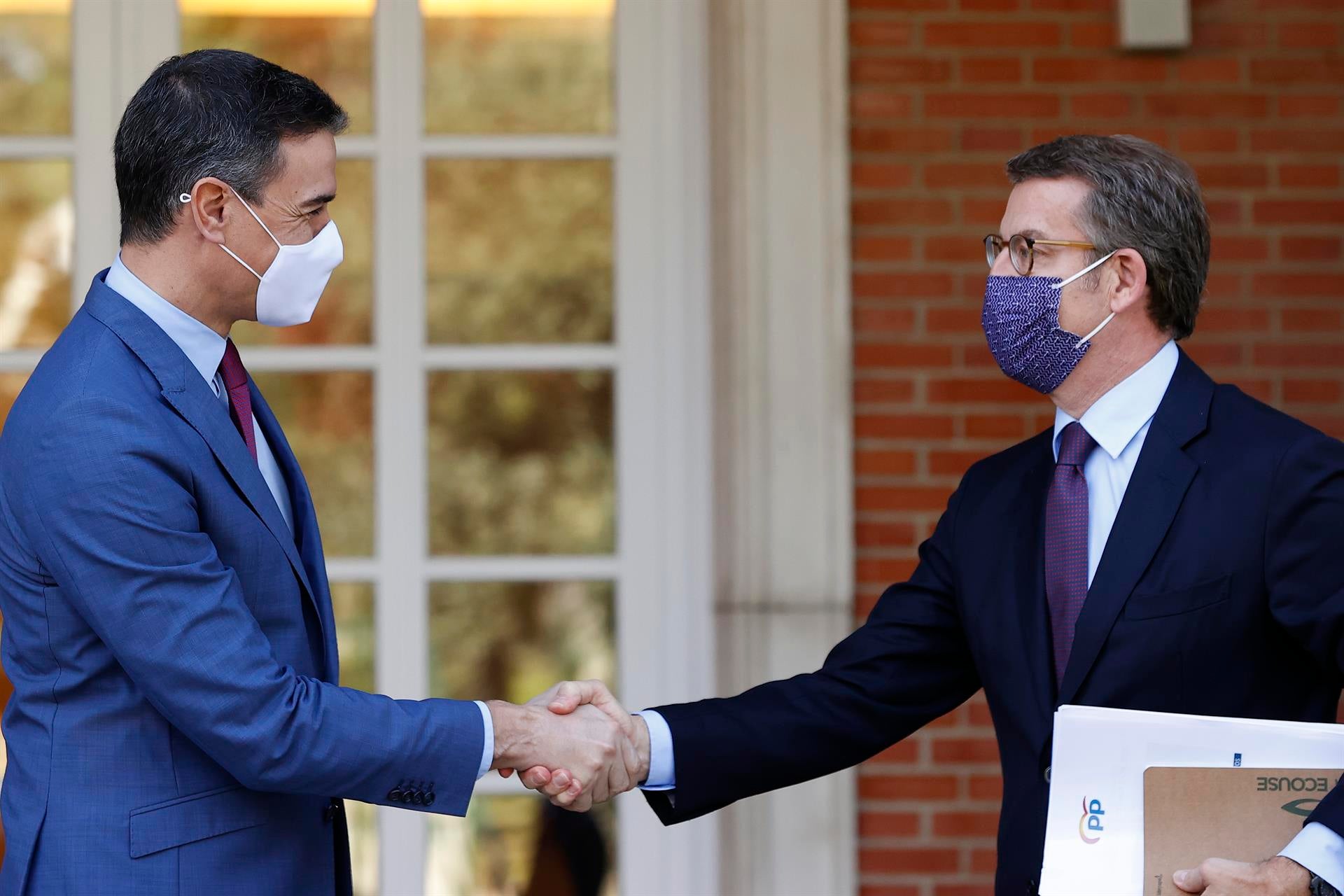 Feijóo envía a Pedro Sánchez su nuevo plan económico con la intención de trabajar juntos Feijóo envía a Pedro Sánchez su nuevo plan económico con la intención de trabajar juntos