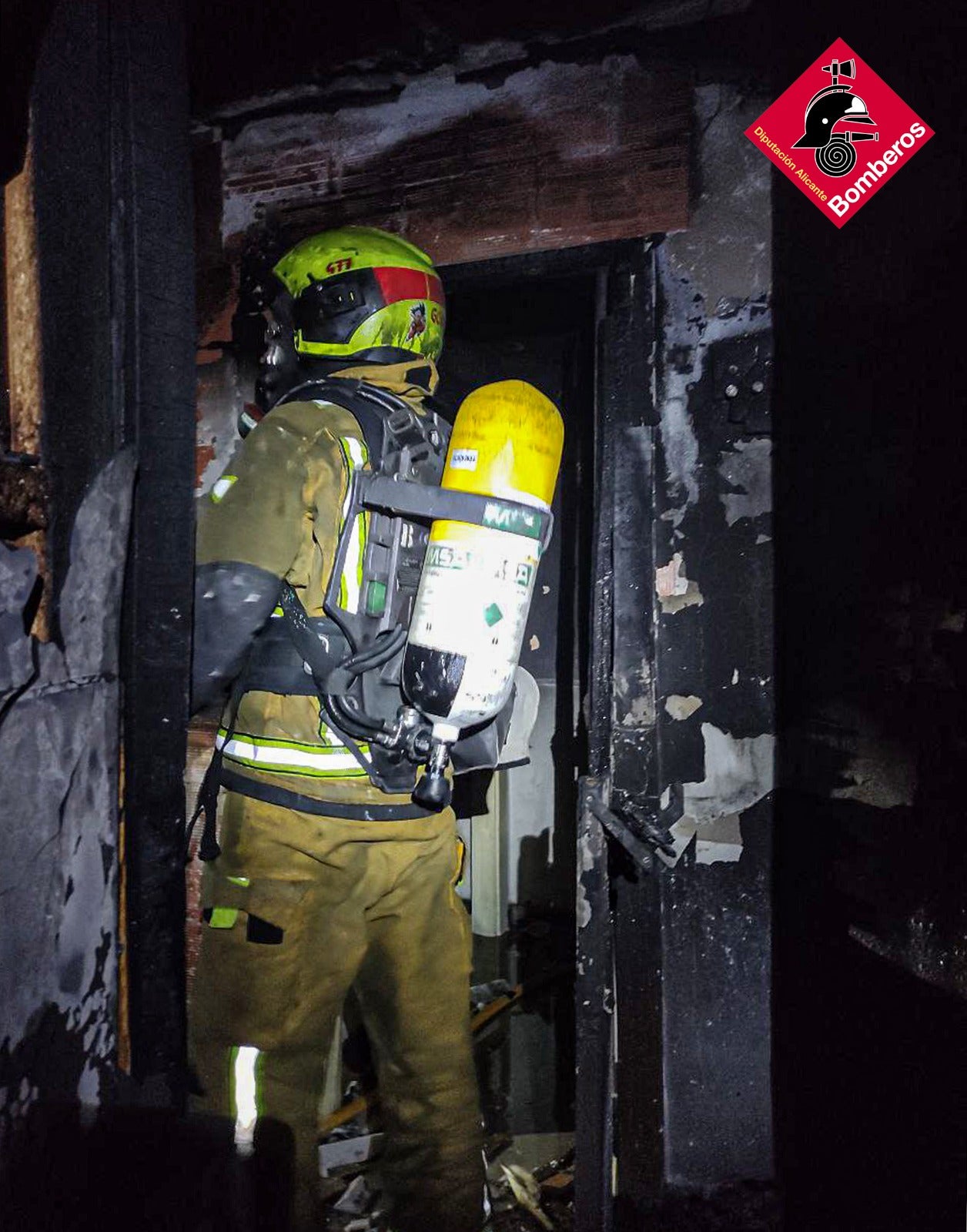 Un incendio calcina una vivienda de Sant Vicent del Raspeig Un incendio calcina una vivienda de Sant Vicent del Raspeig