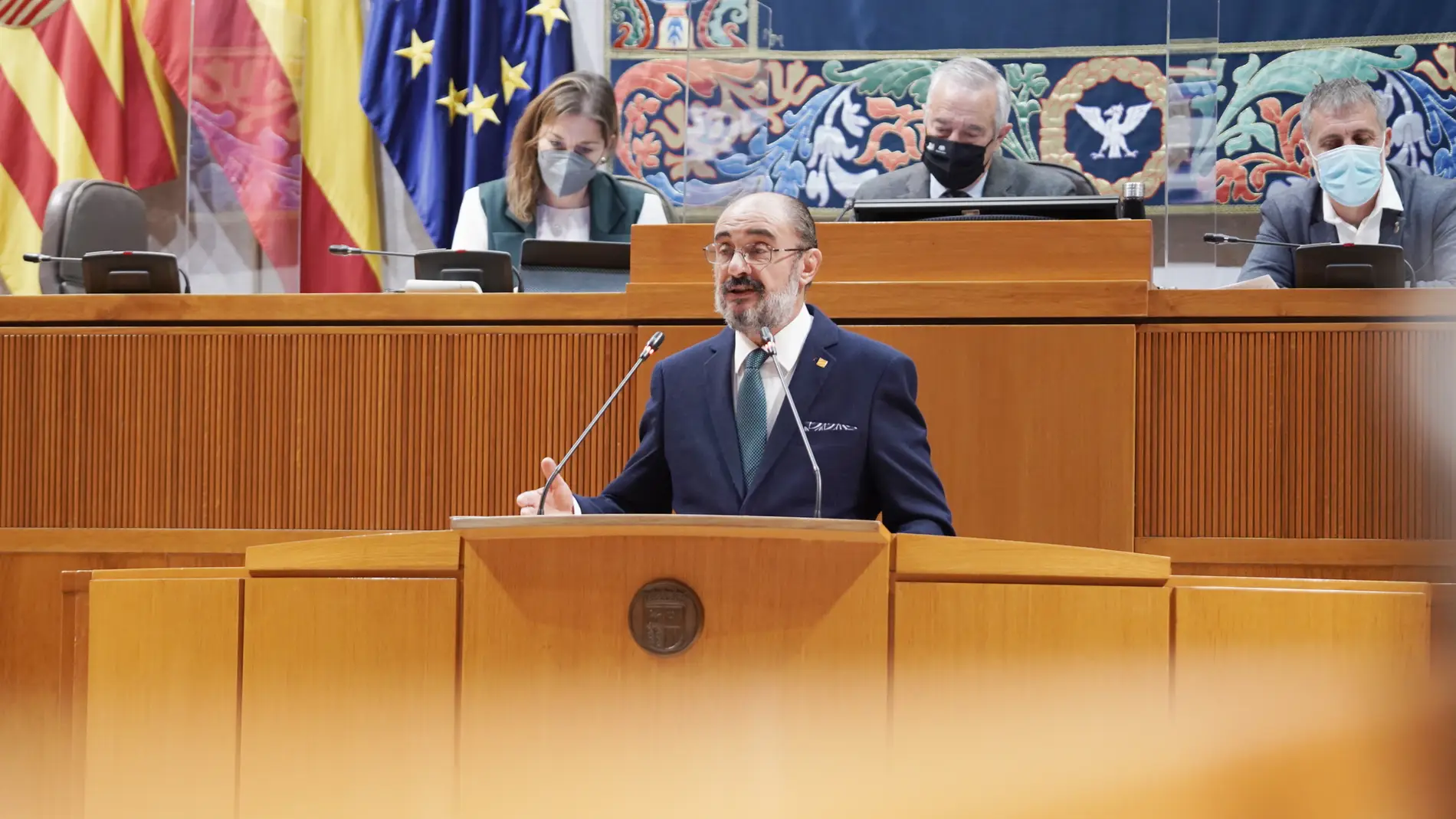 El presidente aragonés, Javier Lambán, interviniendo ante el pleno