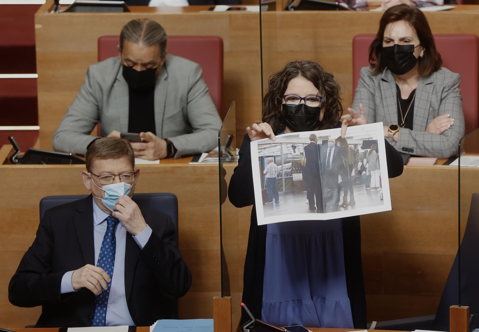 Las peticiones de dimisión de Oltra y las críticas a Puig por la citación de su hermano tensan la sesión de control Las peticiones de dimisión de Oltra y las críticas a Puig por la citación de su hermano tensan la sesión de control