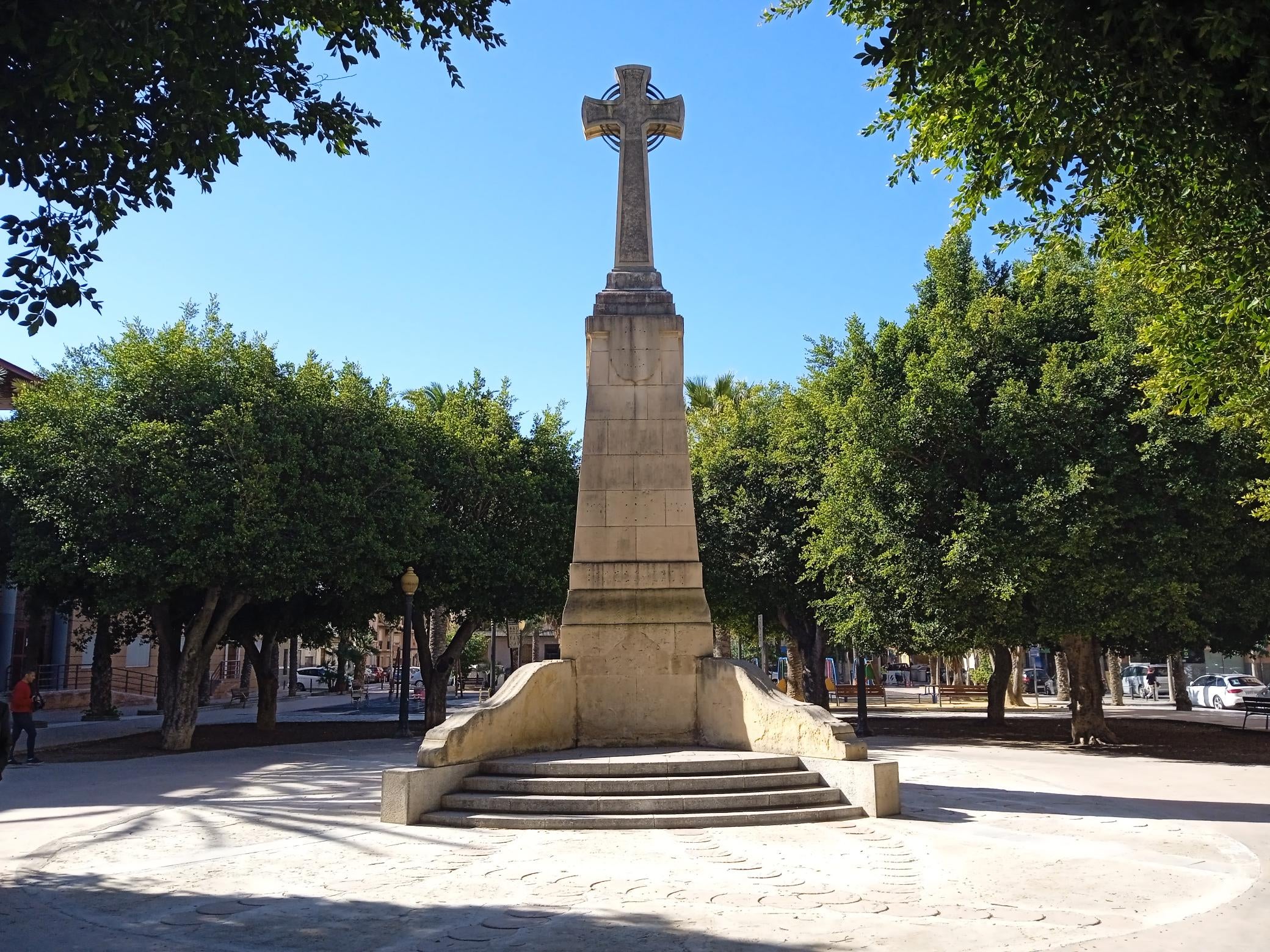 La ‘cruz de los caídos’ vuelve enfrentar al PP y al PSOE en Elche La ‘cruz de los caídos’ vuelve enfrentar al PP y al PSOE en Elche