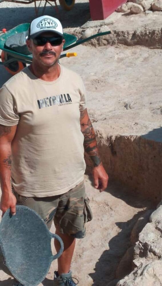 Alejandro Ramos Molina, trabajando en el yacimiento de La Alcudia de Elche.