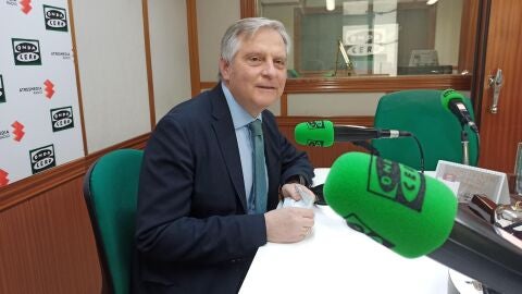 Francisco Ca&ntilde;izares en los estudios de Onda Cero Ciudad Real