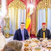 Marruecos coloca al revés la bandera española durante la cena de Mohamed VI y Pedro Sánchez