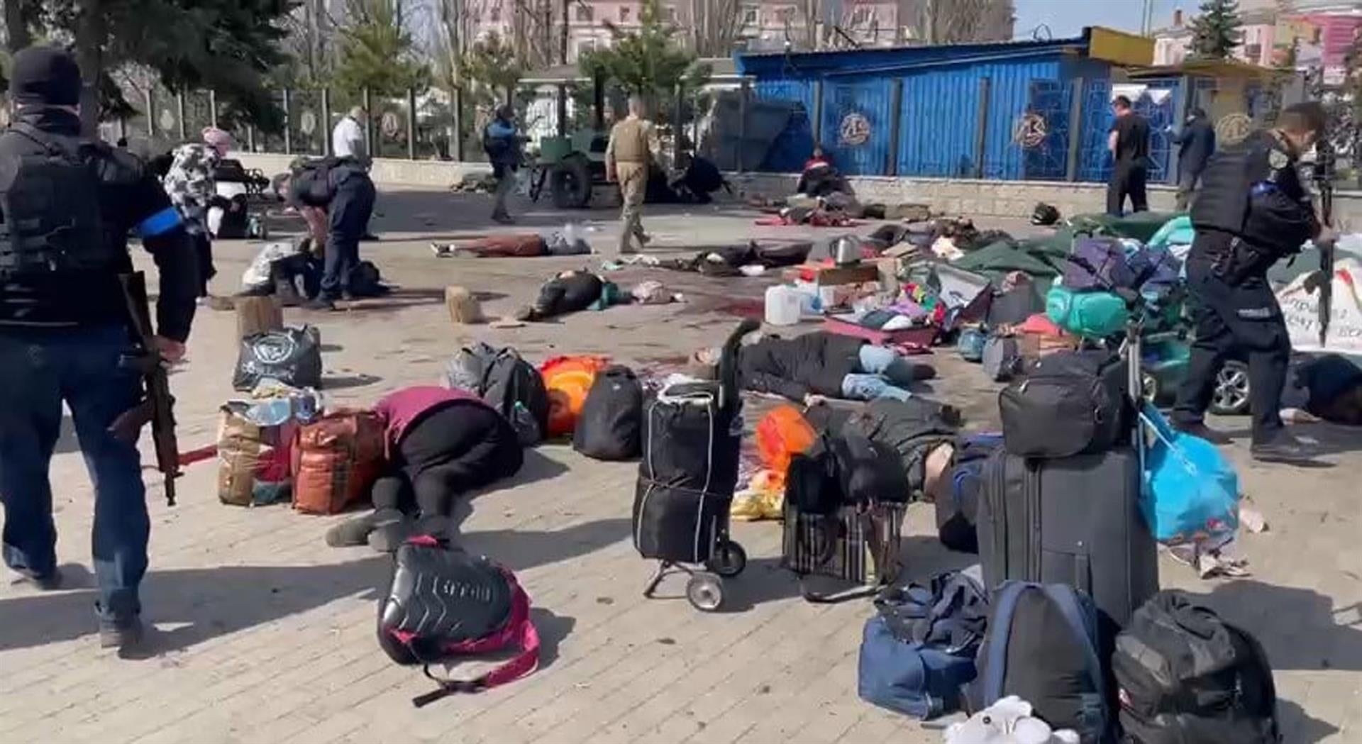 Ucrania notifica 50 muertos y centenares de heridos en un ataque ruso contra una estación de tren en Kramatorsk Ucrania notifica 50 muertos y centenares de heridos en un ataque ruso contra una estación de tren en Kramatorsk