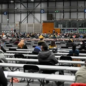 Imagen de opositores realizando un examen Imagen de opositores realizando un examen