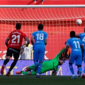 Momento del gol marcado por el albanés del Mallorca, Vedat Muriqi ante el Atlético de Madrid durante el partido de Liga entre el Mallorca y Atlético de Madrid 