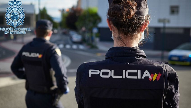 Detienen en Cartagena a 46 personas por falsificar tarjetas de asilo para obtener contratos de trabajo Detienen en Cartagena a 46 personas por falsificar tarjetas de asilo para obtener contratos de trabajo