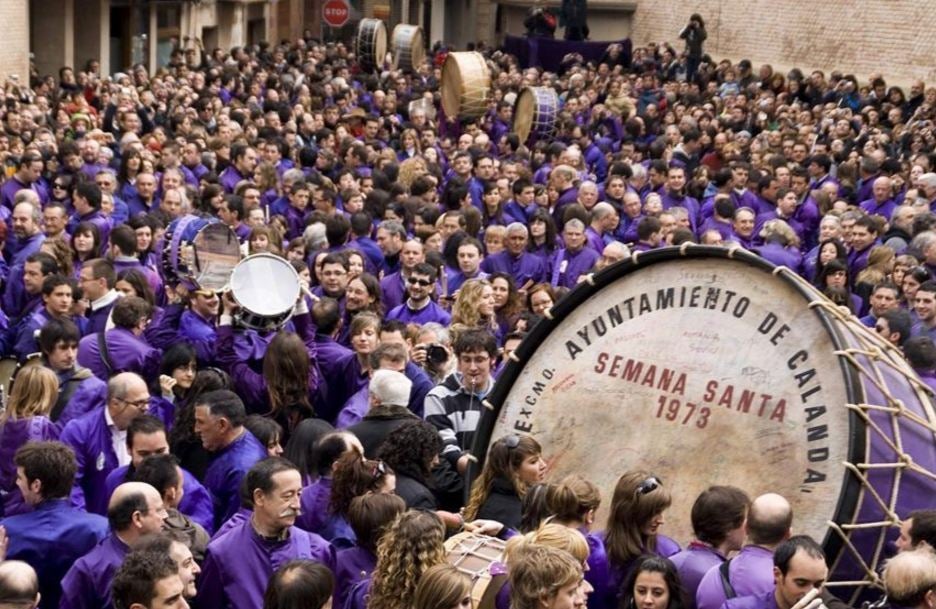 La tradición de los tambores y bombos en el Bajo Aragón La tradición de los tambores y bombos en el Bajo Aragón