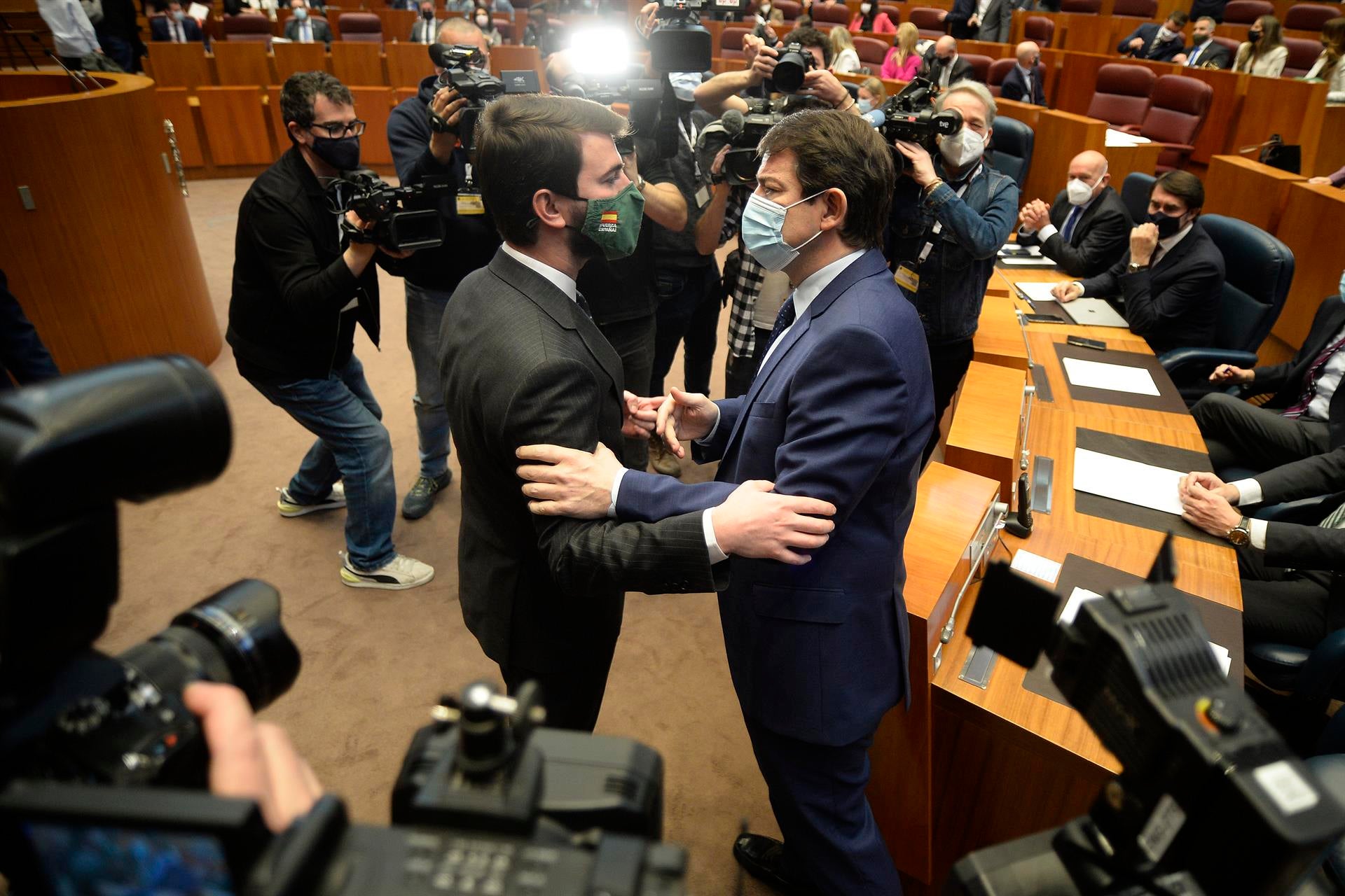 Mañueco defiende que su acuerdo con Vox es "beneficioso" para la "calidad democrática" Mañueco defiende que su acuerdo con Vox es "beneficioso" para la "calidad democrática"
