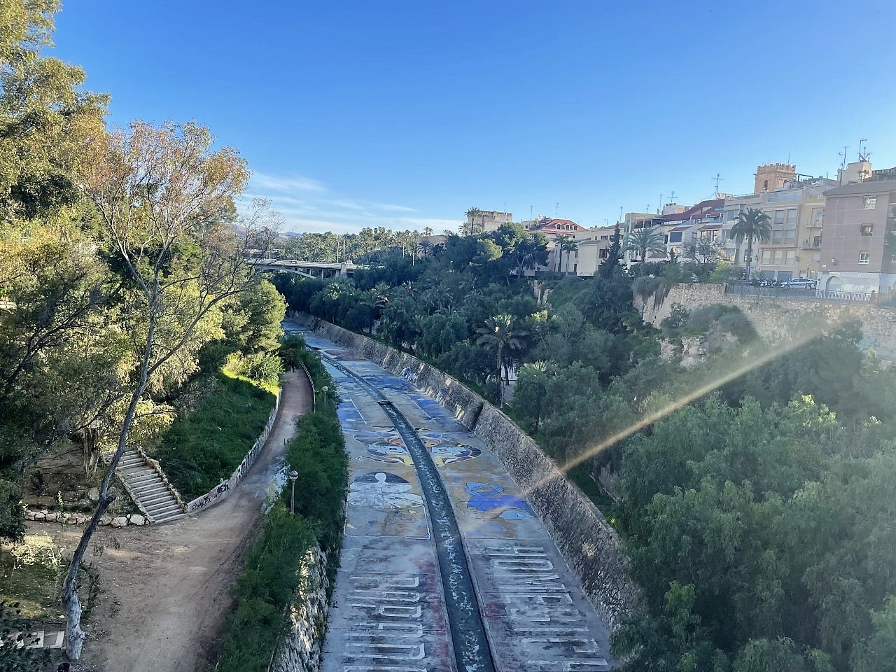 El ecuador de octubre se desarrolla en Elche, Crevillent y Santa Pola con un miércoles soleado El ecuador de octubre se desarrolla en Elche, Crevillent y Santa Pola con un miércoles soleado