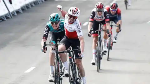 Ion Izagirre celebra su victoria en la sexta etapa de la Itzulia Ion Izagirre celebra su victoria en la sexta etapa de la Itzulia