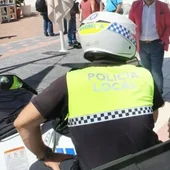 Imagen de archivo de un agente de la Policía Local de Marbella, en moto. Imagen de archivo de un agente de la Policía Local de Marbella, en moto.