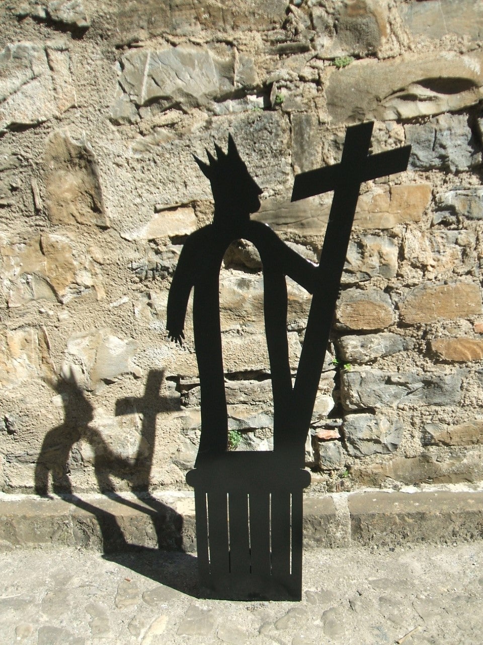 La imagen de Santa Elena ya luce en la casa parroquial de Biesca La imagen de Santa Elena ya luce en la casa parroquial de Biesca