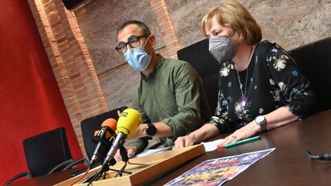 David Sevila, concejal de Deportes, y Lorenza Abell&aacute;n, presidenta de AFAD