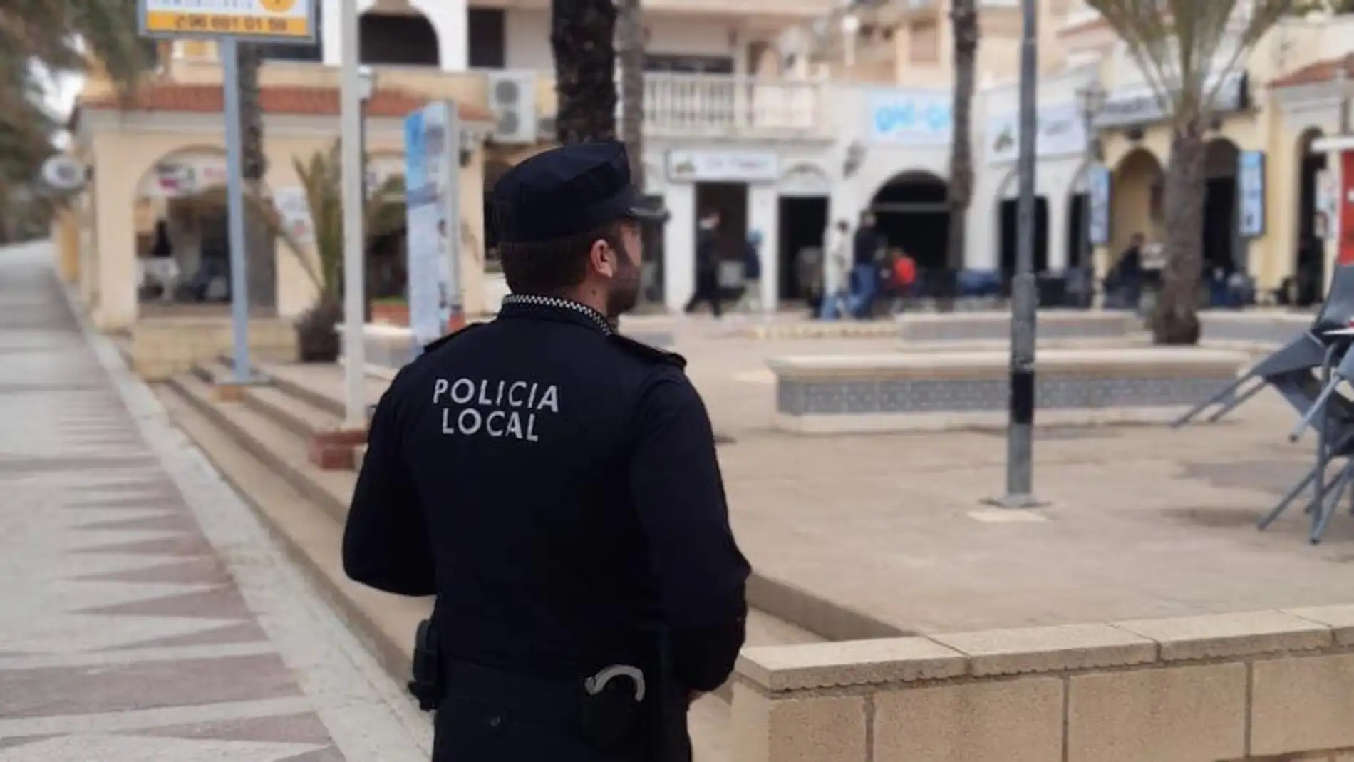 Agente de la Policía Local de Elche en Arenales del Sol.