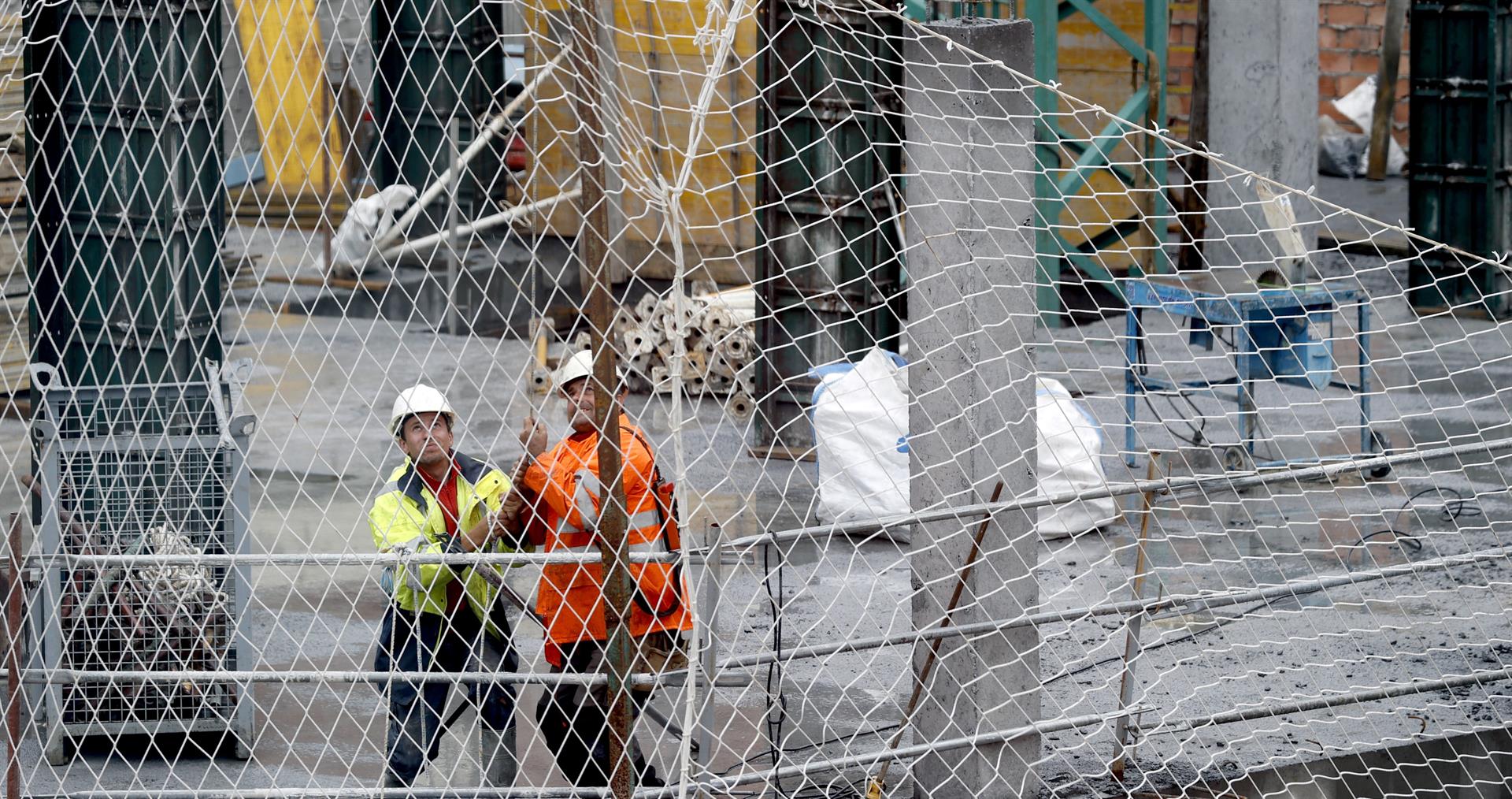 Si estás en paro, hay 100.000 puestos de trabajo que te están esperando Si estás en paro, hay 100.000 puestos de trabajo que te están esperando