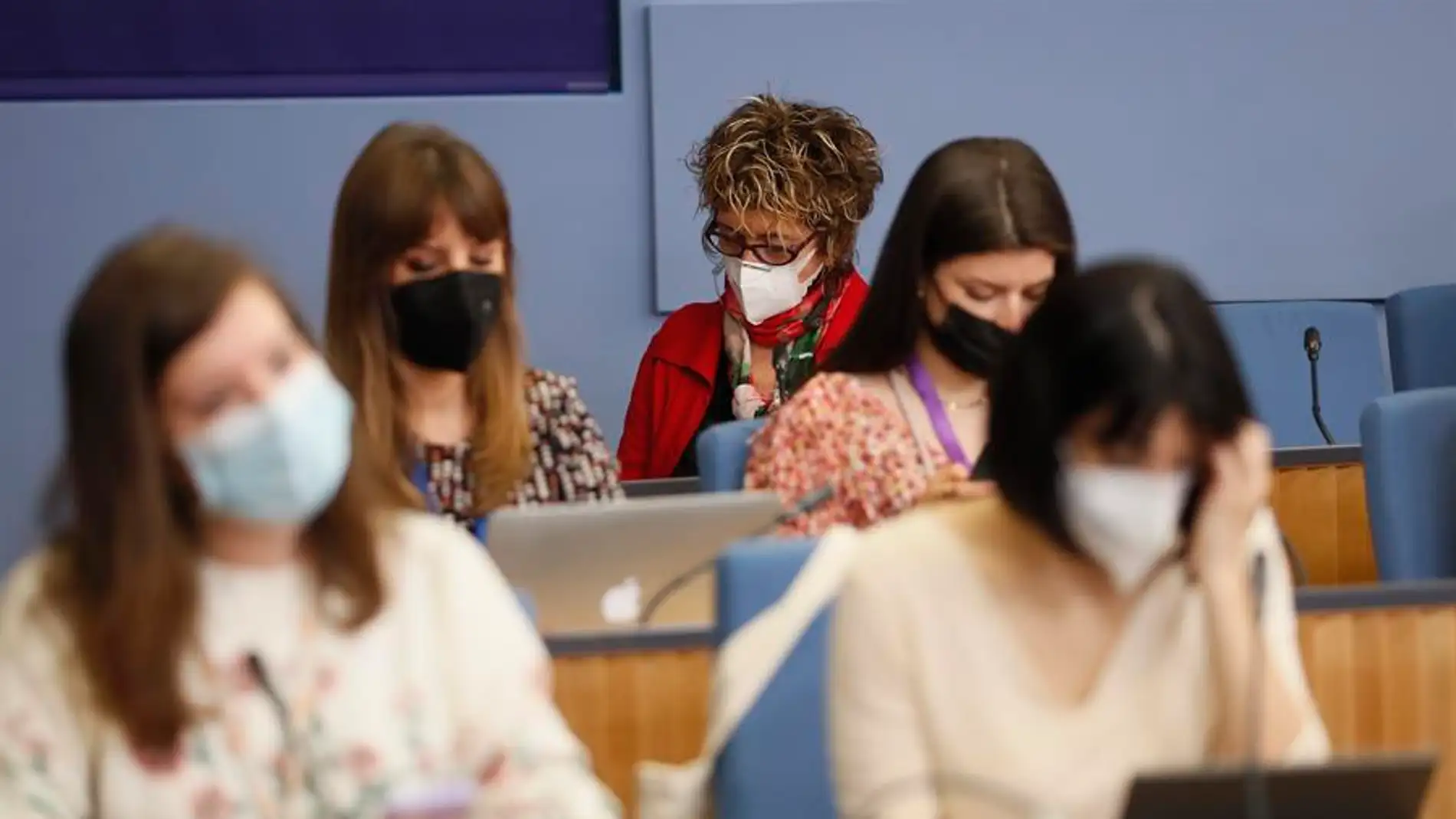 Imagen de archivo de personas con mascarillas durante la pandemia