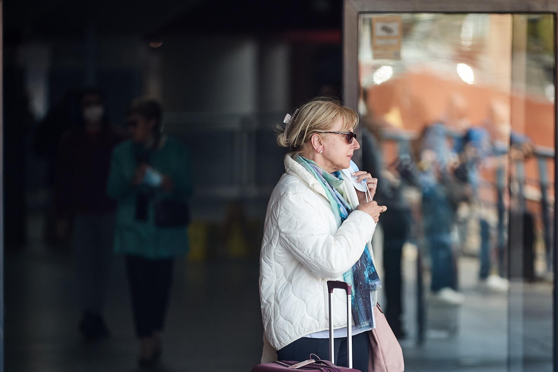 Entra en vigor el real decreto que elimina la obligatoriedad de la mascarilla en interiores tras publicarse en el BOE Entra en vigor el real decreto que elimina la obligatoriedad de la mascarilla en interiores tras publicarse en el BOE