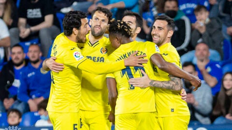 Los futbolistas del Villarreal hacen piña tras un gol Los futbolistas del Villarreal hacen piña tras un gol