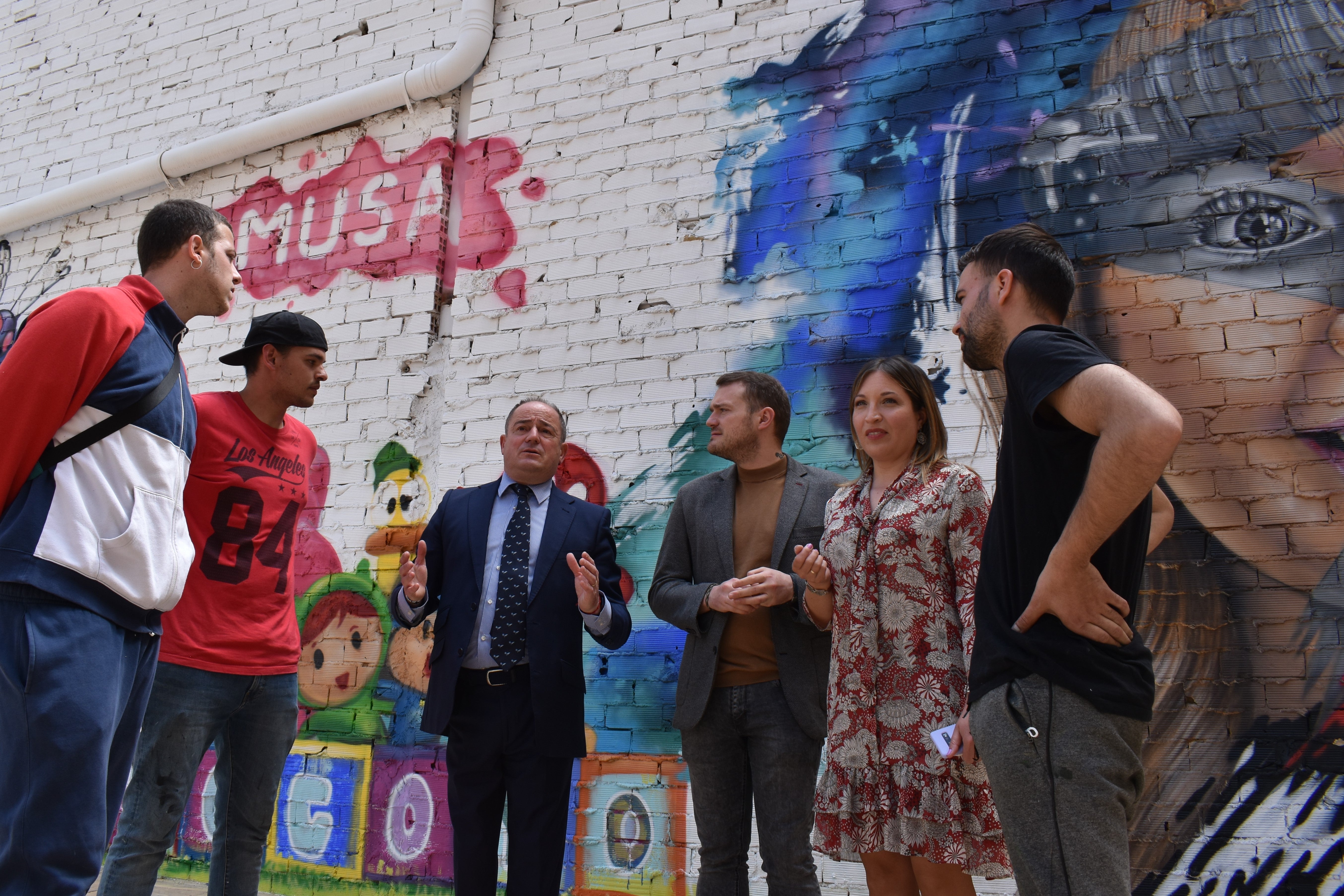 Un llamativo mural presidirá la zona de juegos infantiles situada junto a la Casa Consistorial Un llamativo mural presidirá la zona de juegos infantiles situada junto a la Casa Consistorial