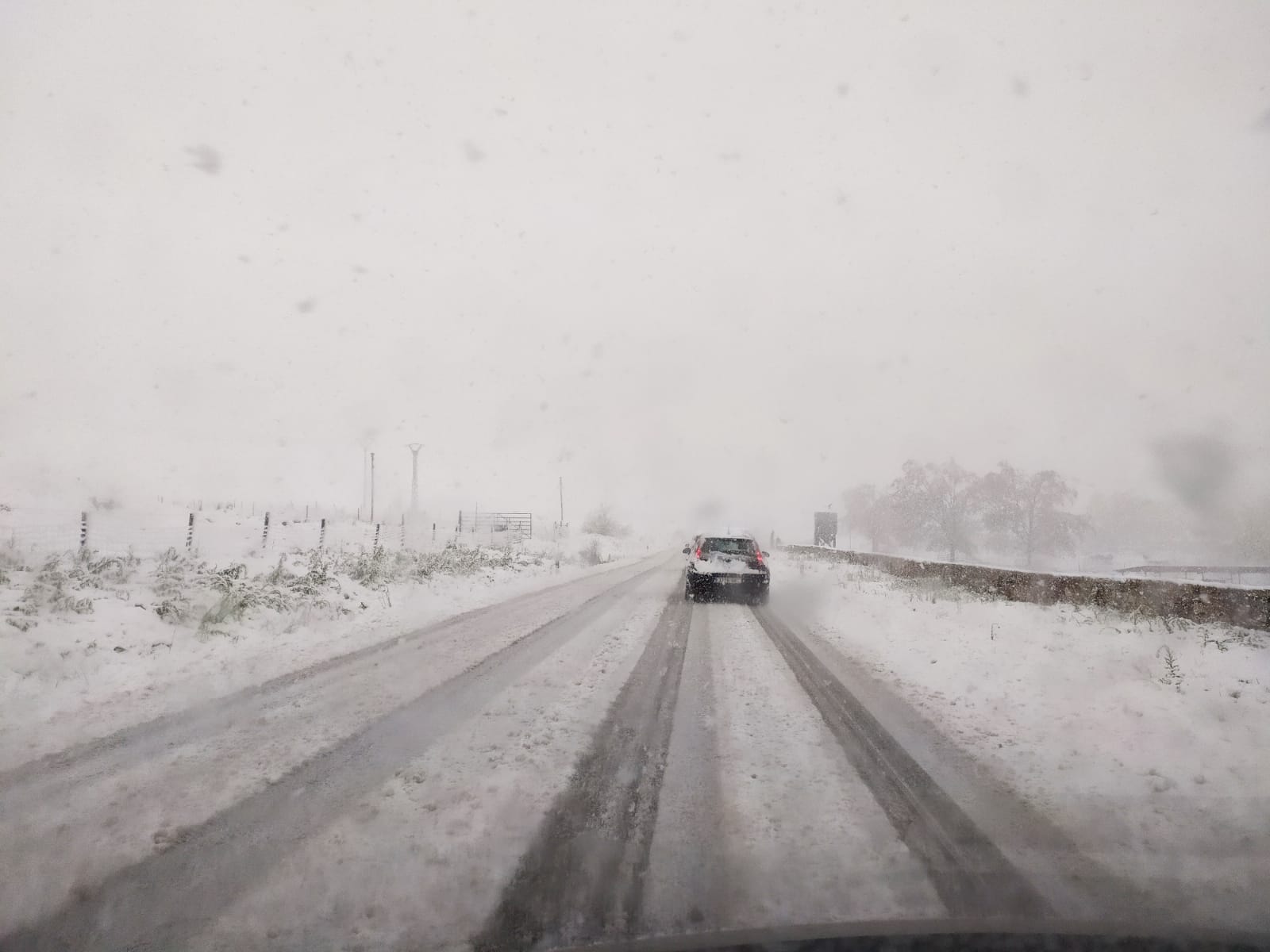 La nieve provoca cortes de carreteras en la provincia La nieve provoca cortes de carreteras en la provincia