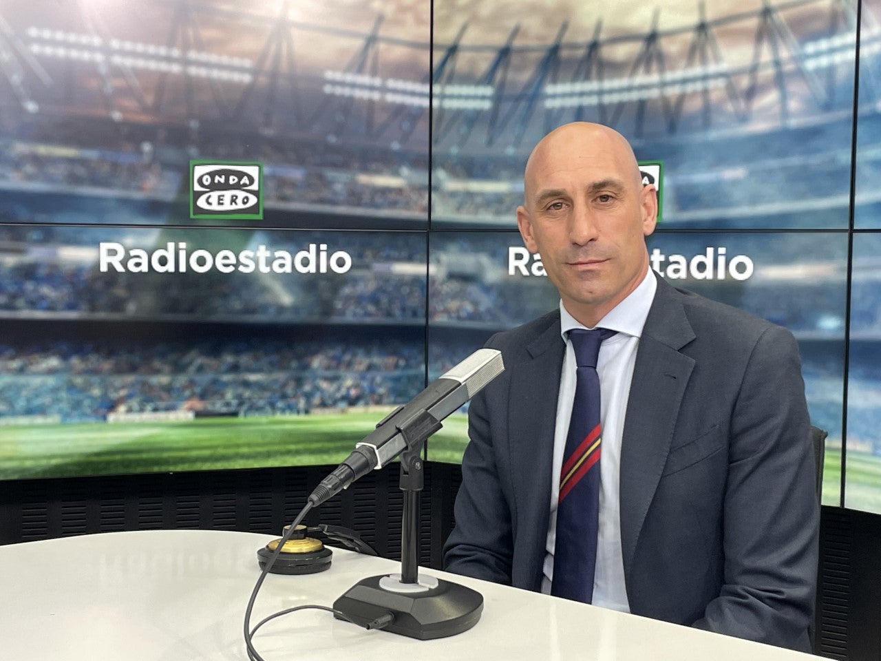 Rubiales justifica su sueldo con la final de Copa del Rey: "Como han llegado otros equipos cobramos menos, y de eso no se habla" Rubiales justifica su sueldo con la final de Copa del Rey: "Como han llegado otros equipos cobramos menos, y de eso no se habla"