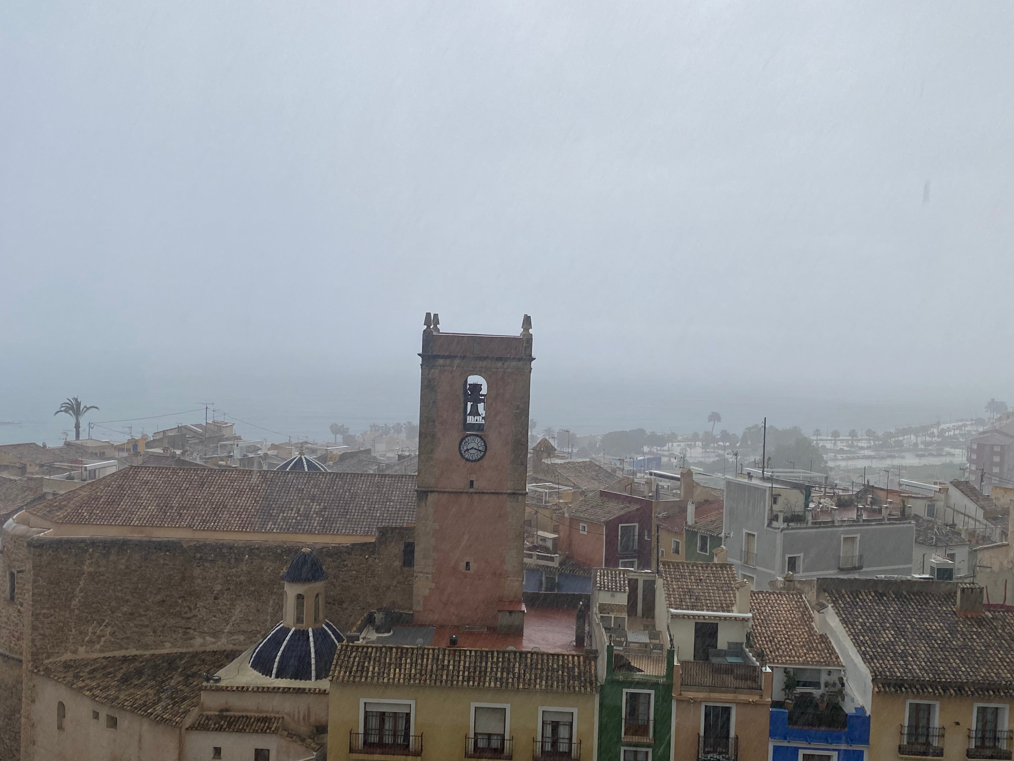 Intervalos nubosos con lluvia para este lunes en la Marina Baixa Intervalos nubosos con lluvia para este lunes en la Marina Baixa