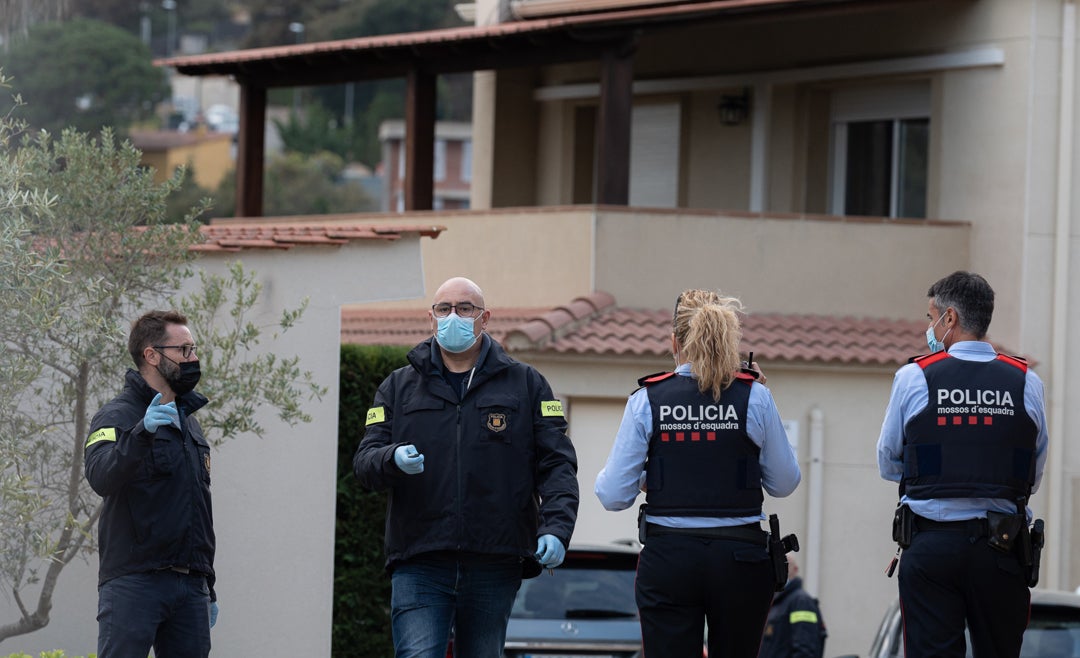 Un hombre mata presuntamente a su mujer y a su hija y luego se suicida Un hombre mata presuntamente a su mujer y a su hija y luego se suicida