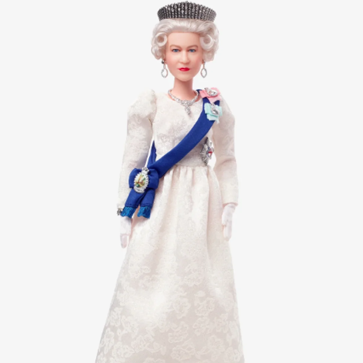 Armada Presentar Flexible Mattel homenajea a Isabel II con su propia muñeca Barbie por sus 70 años en  el trono | Onda Cero Radio