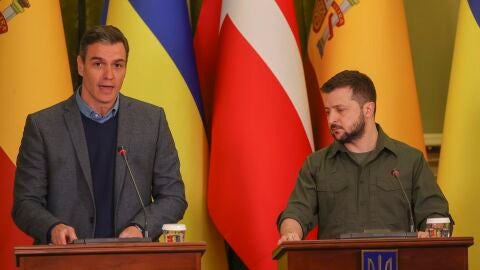 S&aacute;nchez y Zelenski juntos en rueda de prensa desde Ucrania