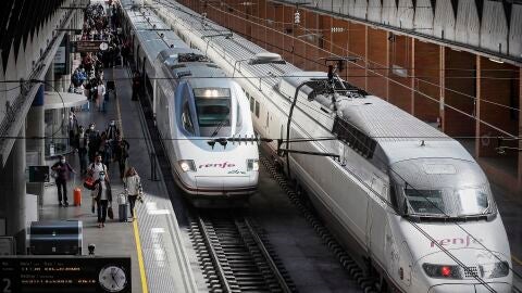 Fotograf&iacute;a de archivo de un tren de AVE. / Efe
