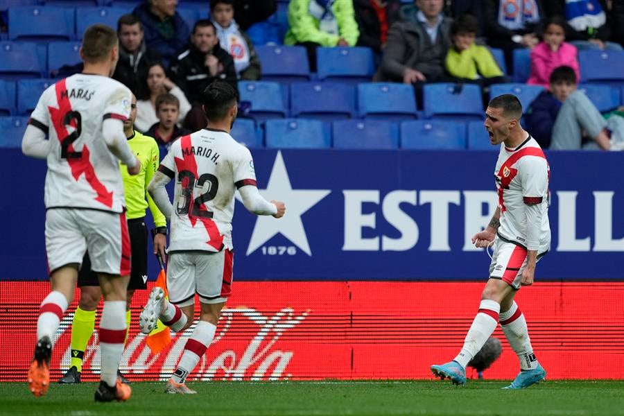 El Rayo se impone en Cornellá y se acerca a la permanencia El Rayo se impone en Cornellá y se acerca a la permanencia