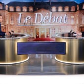 Los candidatos a la Presidencia de Francia, Emmanuel Macron y Marine Le Pen, durante el debate previo a las últimas votaciones