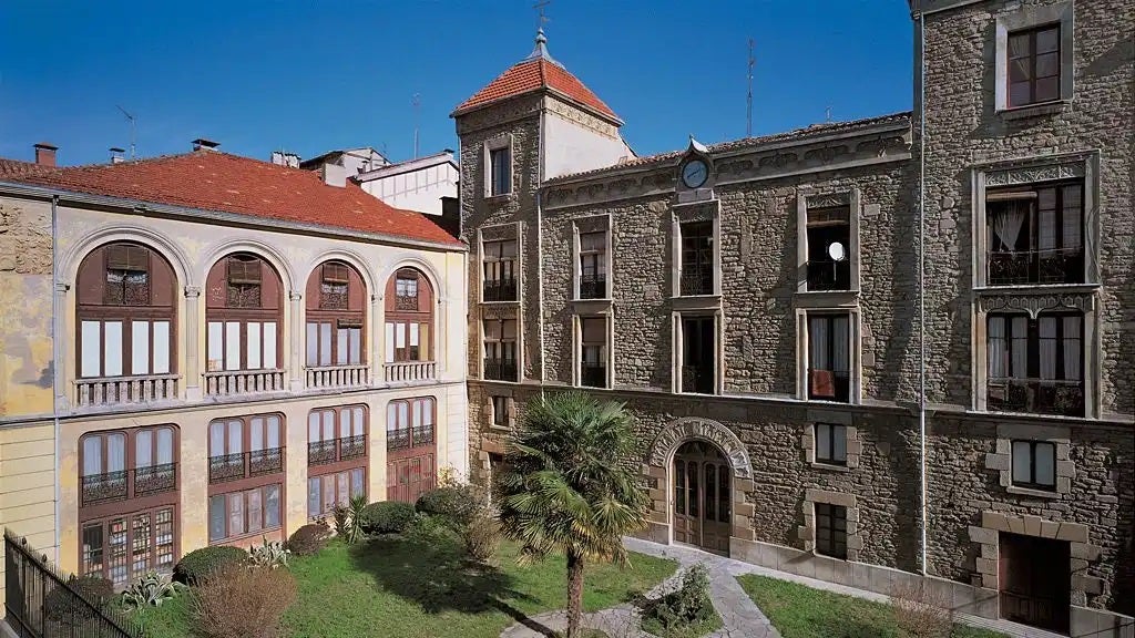 Los vecinos del palacio Álava-Esquível piden al Ayuntamiento “gestiones políticas” para que Vitoria recupere la propiedad del inmueble Los vecinos del palacio Álava-Esquível piden al Ayuntamiento “gestiones políticas” para que Vitoria recupere la propiedad del inmueble